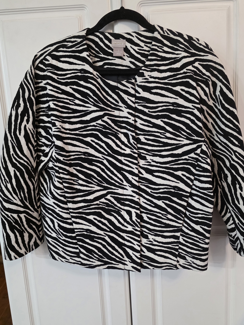 Chico's Black & White Zebra Print Cropped Blazer Size Medium
